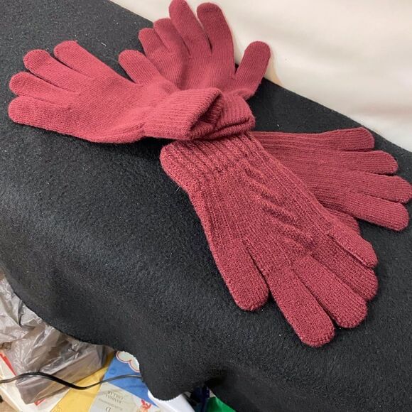 2 Pair Berkshire Fashions Warm Knit Gloves - Picture 2 of 6